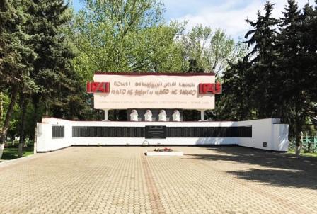 В Темрюкском районе реконструировали 2 воинских захоронения