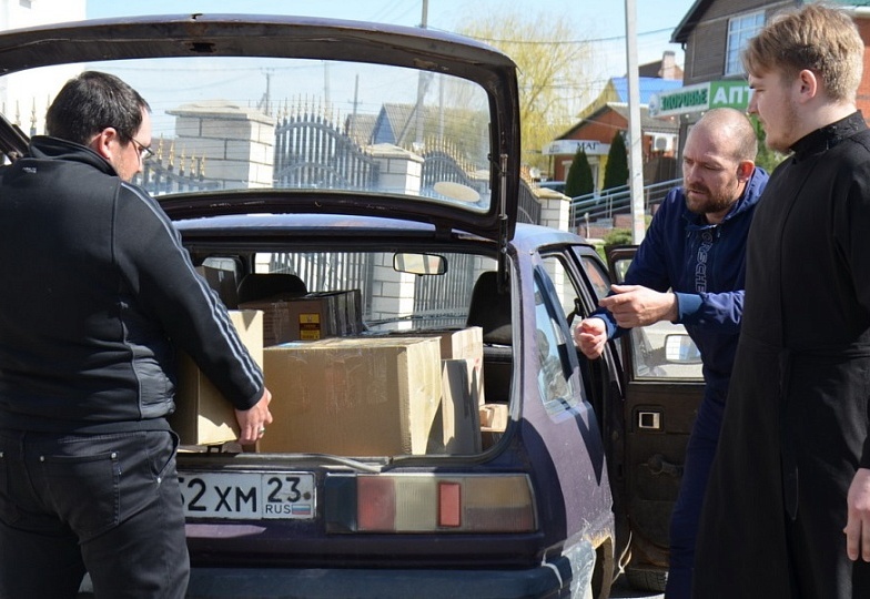Прихожане храма Александра Невского отправили в Донбасс очередную партию гуманитарной помощи