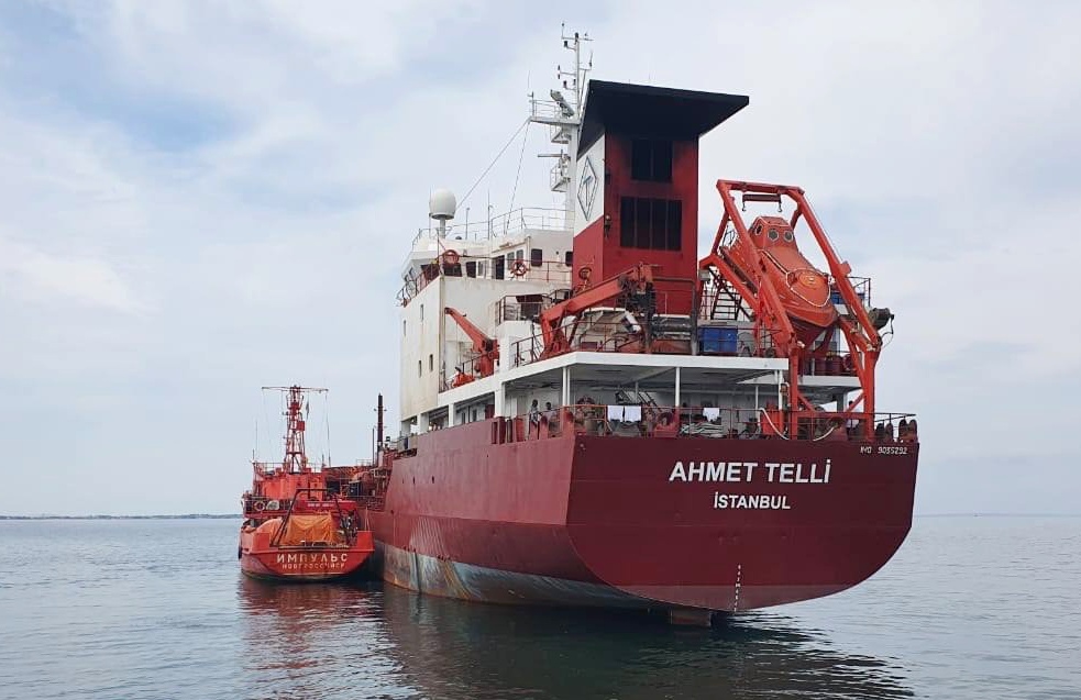 Пожар, возникший на теплоходе «Ahmet Telli» в порту Темрюк, благополучно потушен 