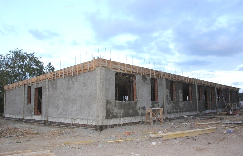 В Кучугурах продолжается строительство офиса Врача общей практики