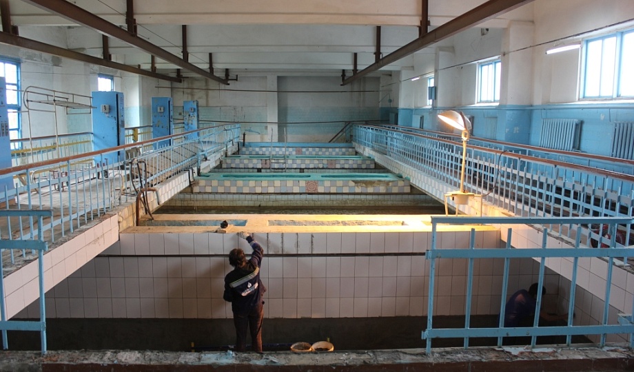 На очистных сооружениях «Таманского группового водопровода» в станице Старотитаровской капитально ремонтируют фильтры 