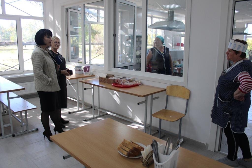 Темрюкские депутаты продолжают проверки качества питания в школах и дошкольных учреждениях района 