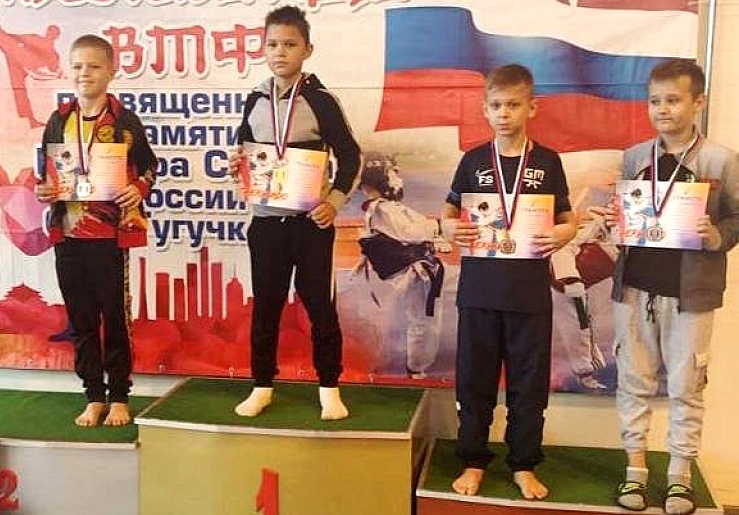 На межрегиональном турнире темрюкские юные тхэквондисты завоевали сразу 8 медалей