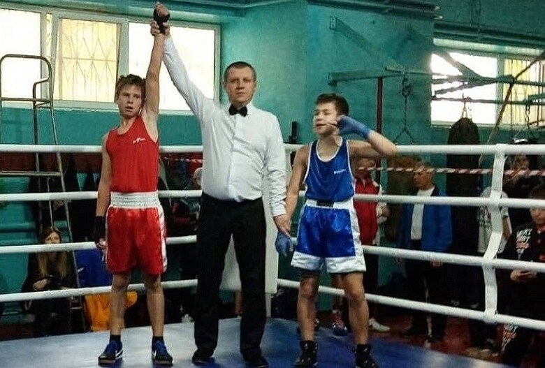 4 золотых, 9 серебряных и 2 бронзовые медали завоевали темрюкские юные боксёры на межрегиональном турнире в Крыму