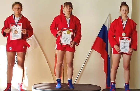 Темрюкская юная самбистка Эвилина Аметова стала победительницей Всероссийского турнира