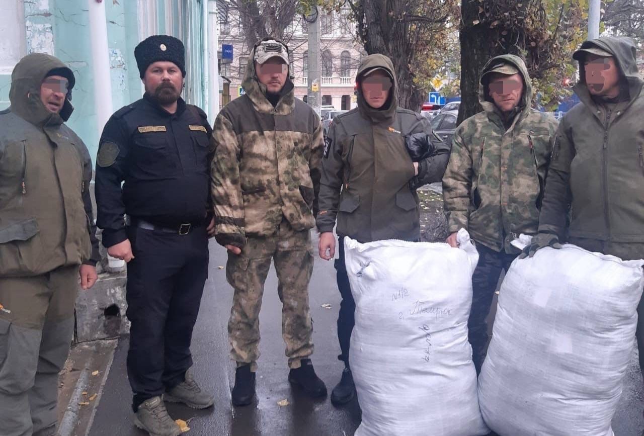 Темрюкские казаки передали гуманитарную помощь мобилизованным землякам и добровольцам, проходящим военную подготовку в учебном Центре