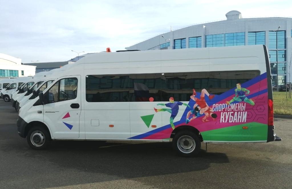 Спортшкола «Виктория» получила в качестве новогоднего подарка от властей новый микроавтобус