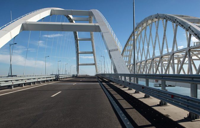 20 января в очередной раз будет временно остановлено движение транспорта по Крымскому мосту