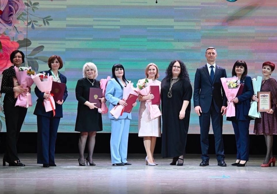 Руководителя темрюкской Опеки Светлану Сафарову наградили Почётной грамотой профильного Министерства