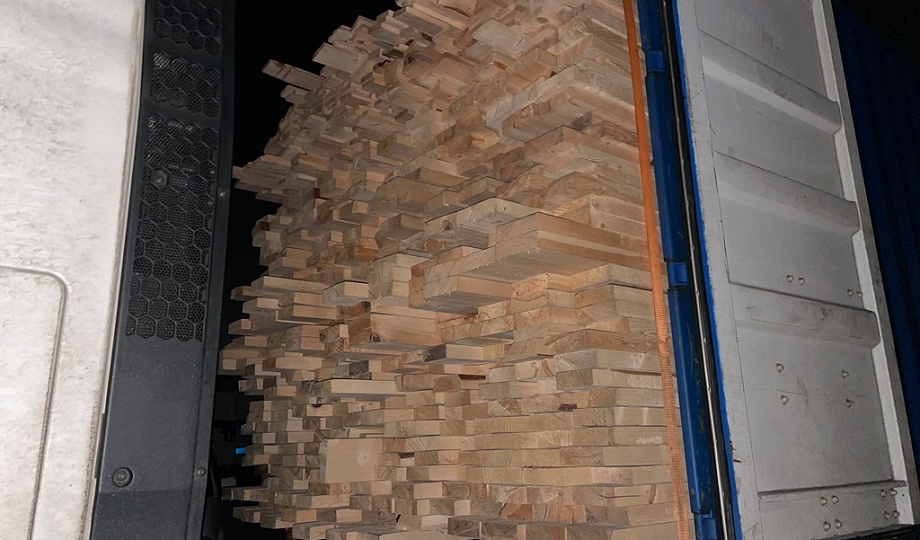 Темрюкские полицейские пресекли незаконную перевозку древесины
