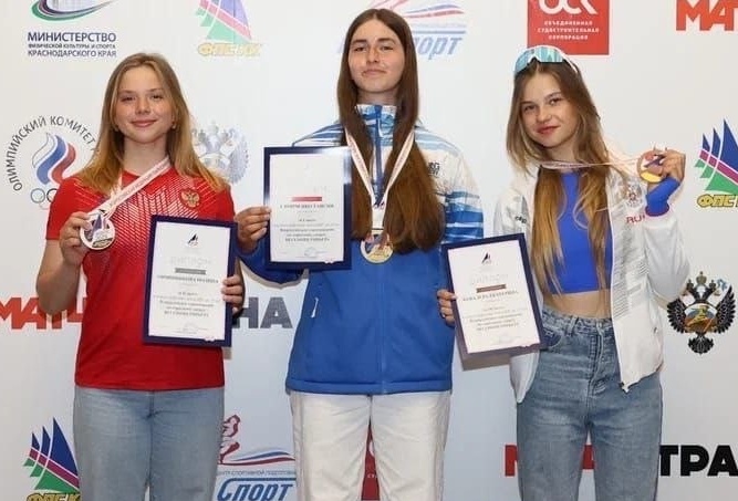 Юные темрюкские спортсменки завоевали 4 медали «Весенней регаты» и Кубка России по парусному спорту