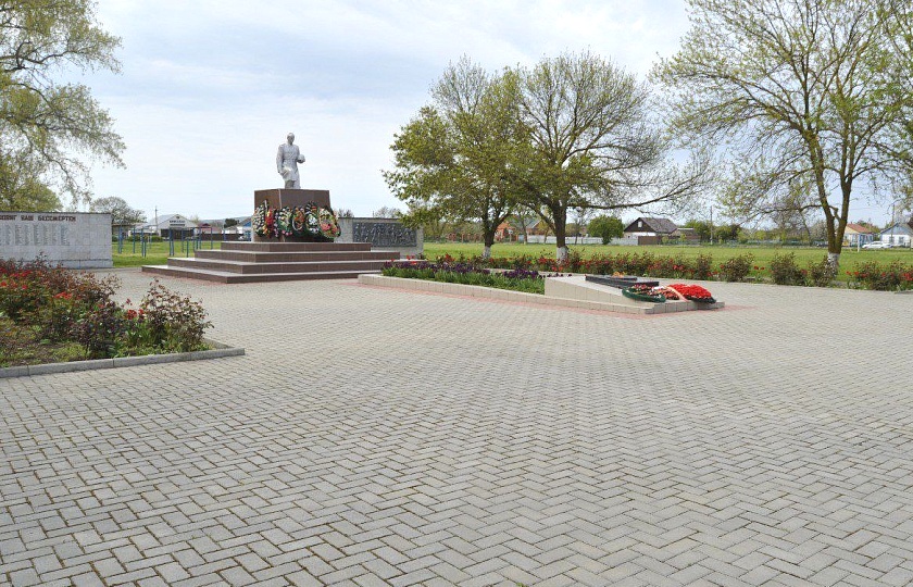 На ремонты и благоустройство военных памятников в Темрюкском районе в 2023 году выделено более 7,4 млн. рублей