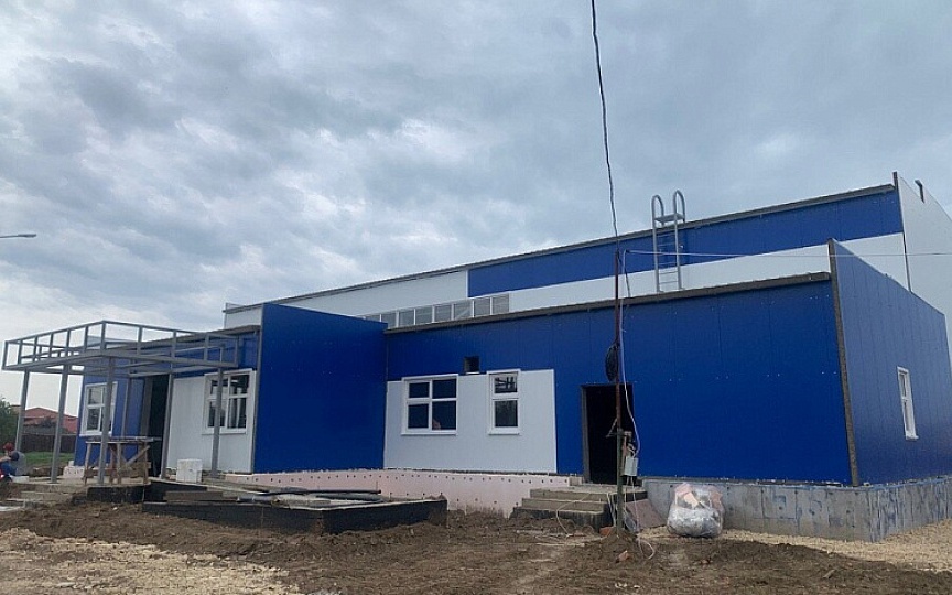 В школе № 8 посёлка Сенного продолжается строительство спорткомплекса
