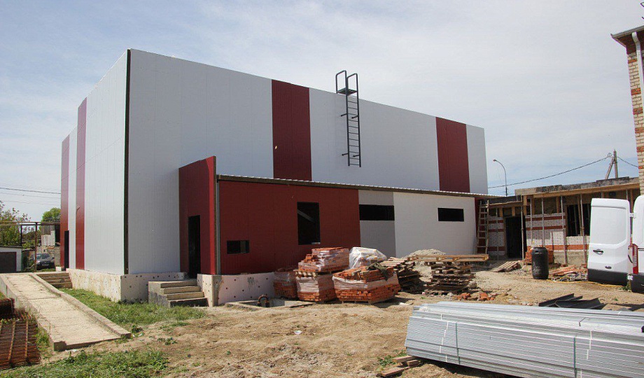 В школе № 26 посёлка Прогресса продолжается строительство спортивного зала 