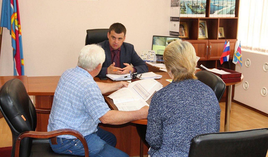 Глава Темрюкского района Фёдор Бабенков провёл очередной приём граждан по личным вопросам