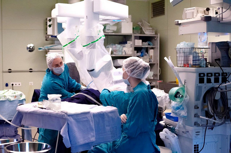 На Кубани с помощью робота-хирурга провели первую в России операцию по сохранению репродуктивного здоровья