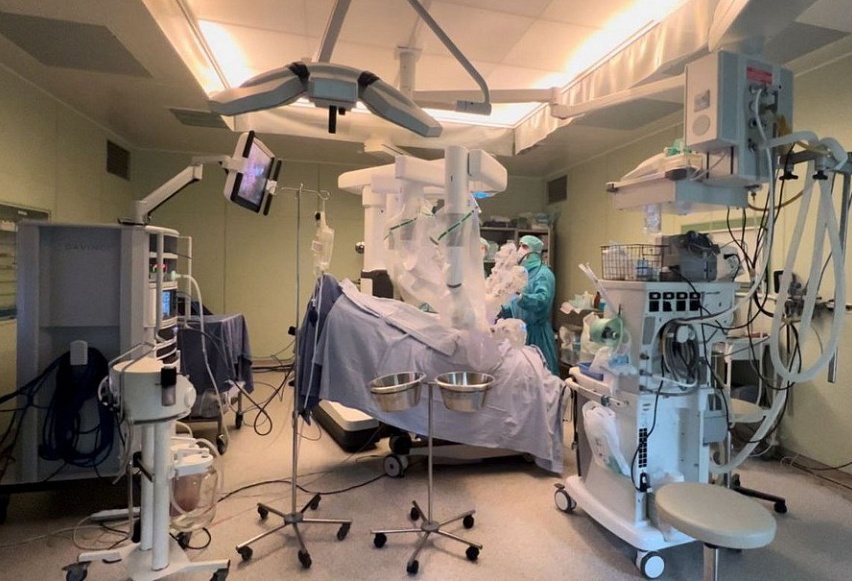 В Краснодаре провели первое в России протезирование печёночной артерии с помощью робота-хирурга 