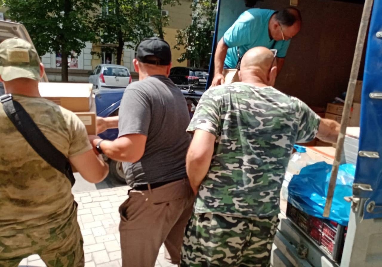 Казаки Темрюкского районного казачьего общества доставили нашим бойцам на СВО очередную гуманитарную помощь 