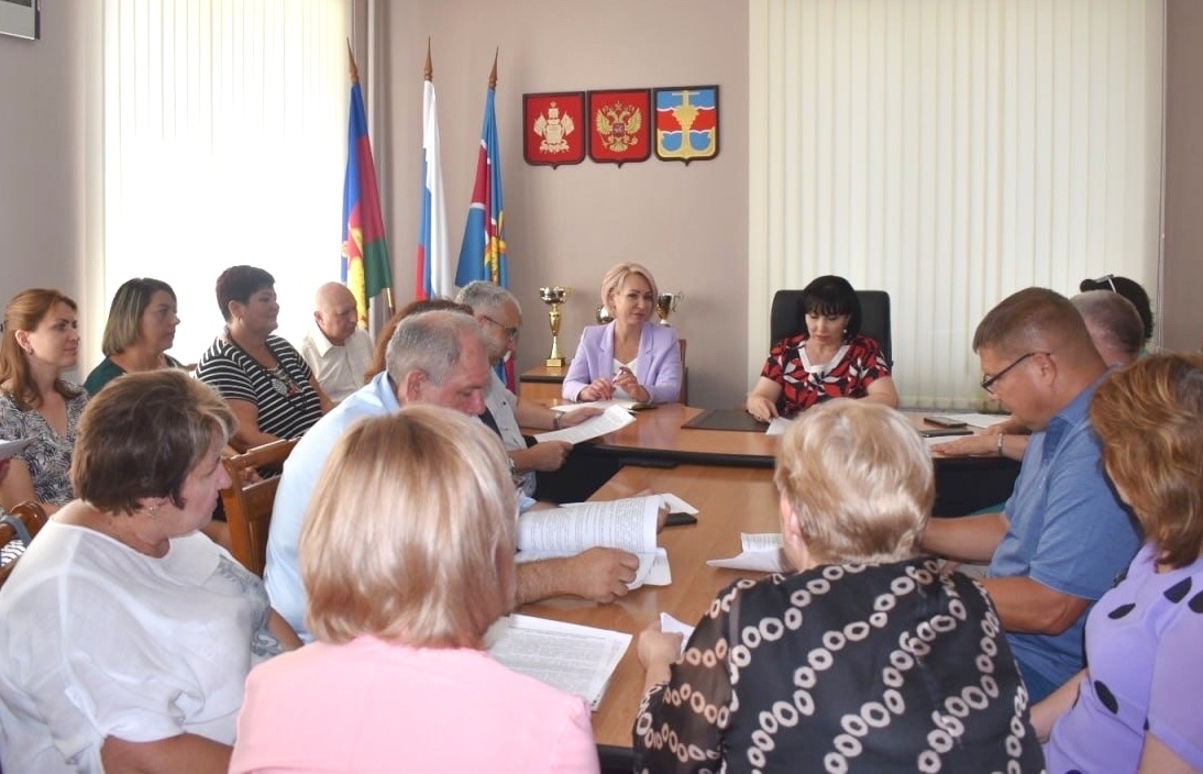 В районном Совете депутатов обсудили вопросы местной системы образования