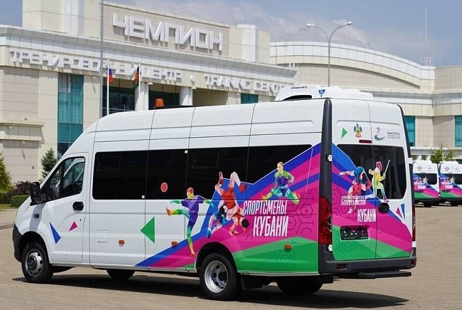В Темрюкском Центре физкультурно-массовой работы появился собственный новенький автобус