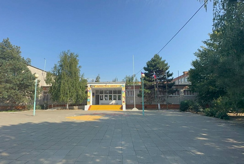 Глава Темрюкского района проинспектировал ход летних ремонтных работ в 13-ой городской школе