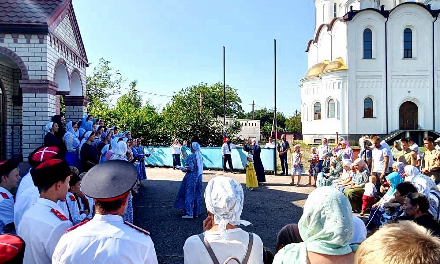В строящемся в станице Запорожской храме святителя Николая Чудотворца отметили Престольный праздник малого храма