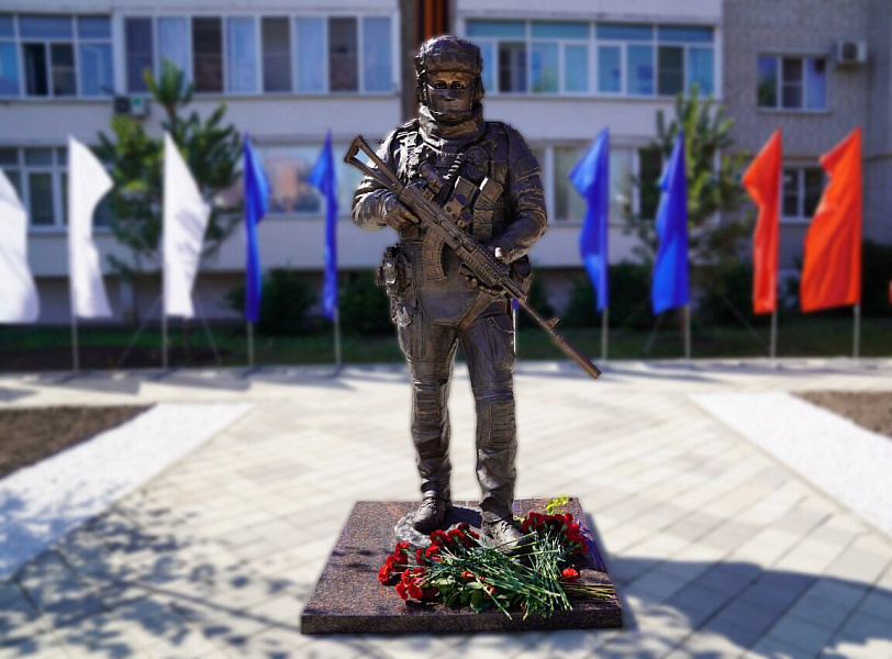 В Приморско-Ахтарске открыли памятник героям Специальной военной операции