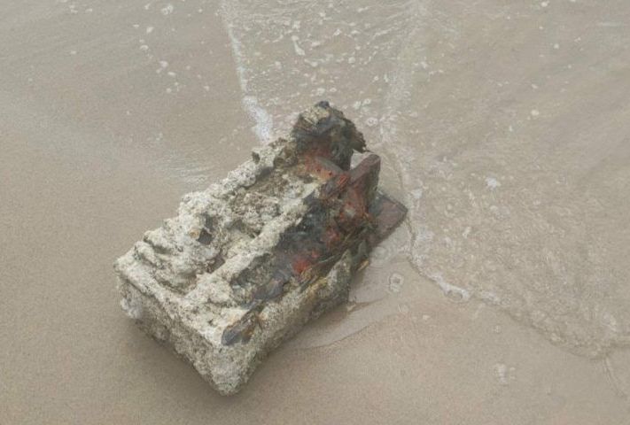 На пляже посёлка Веселовки отдыхающие нашли ящик с минами времён войны 
