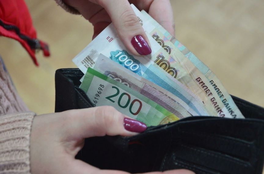 В 2024 году на Кубани социальные выплаты увеличат на 4,5%, а на повышение зарплат бюджетникам ежемесячно будут направлять более миллиарда рублей