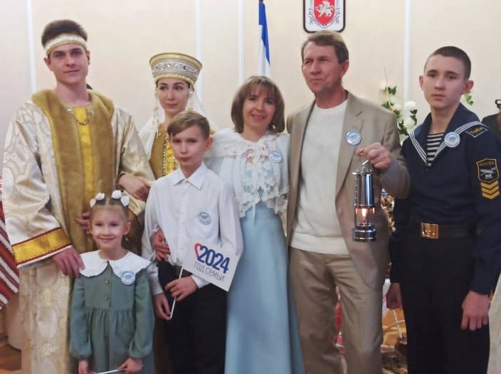 Честь привести на Кубань зажжённый в Москве «Семейный очаг» выпала темрюкской многодетной семье Беловых