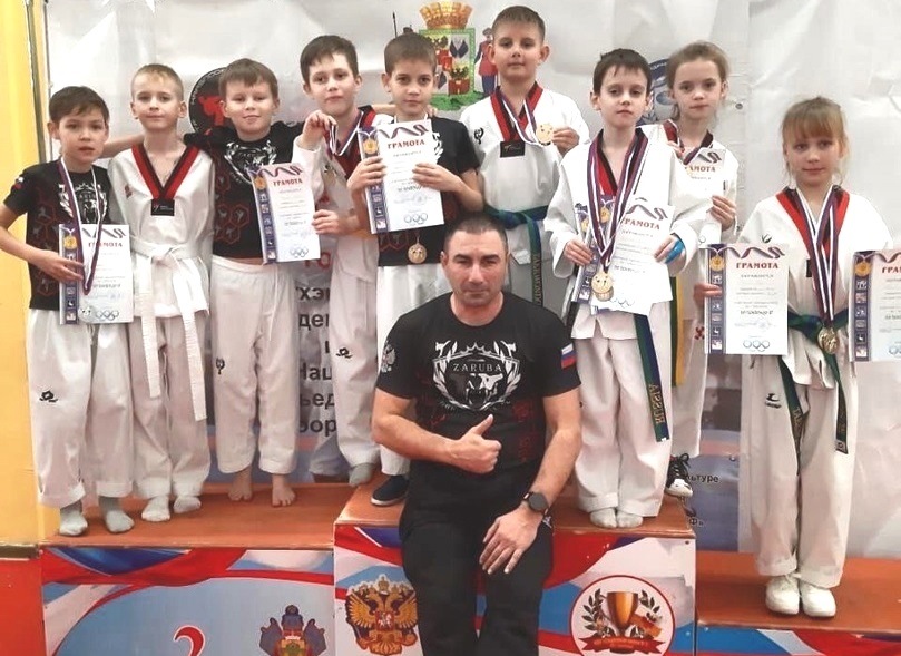 13 медалей и серебряный Кубок привезли юные темрюкские тхэквондисты с краевого турнира в Краснодаре