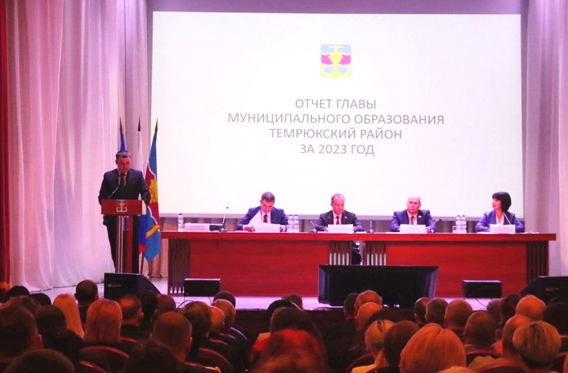 Глава Темрюкского района Фёдор Бабенков отчитался перед депутатами в своей работе за 2023 год
