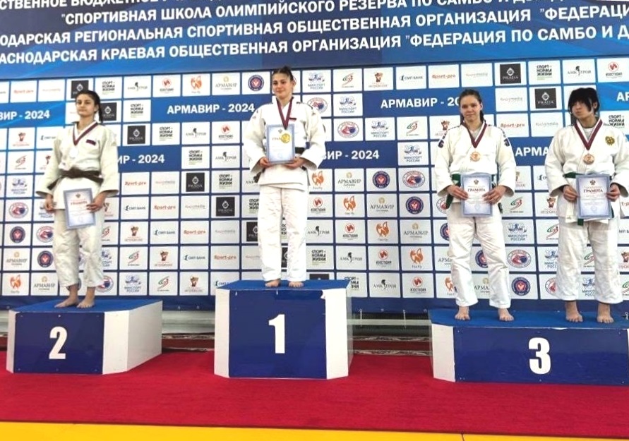 Юная темрюкская дзюдоистка Эвилина Аметова на Первенстве Кубани завоевала «золото» 