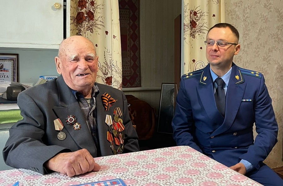 В преддверии Дня защитника отечества Темрюкская прокуратура поздравила ветеранов Великой Отечественной войны