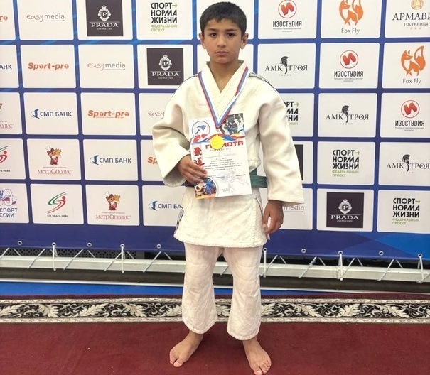 Юный таманский дзюдоист Зиёратшо Каримов завоевал «золото» Первенства ЮФО