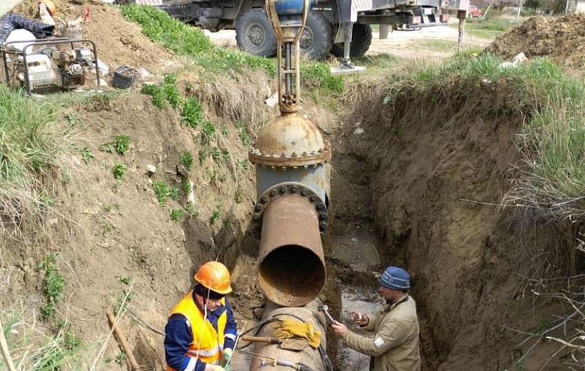 «Таманский групповой водопровод» заменил в Темрюкском районе 3 ключевые на своих магистралях задвижки 
