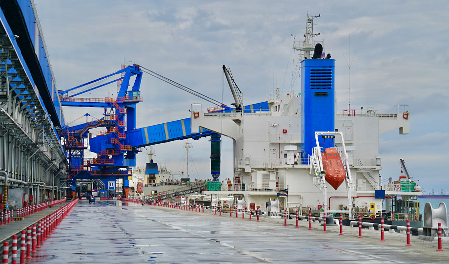 Терминал «ОТЭКО» в 1 квартале 2024 года перевалил на морские суда в порту «Тамань» 139 тысяч тонн серы 